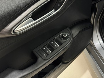 Alfa Romeo Giulia II Sedan Facelifting 2.0 Turbo 280KM 2020 Alfa Romeo Giulia Q4 Veloce / Kamera cofania / And, zdjęcie 18