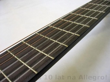 Классическая акустическая гитара 4/4, полноразмерная для обучения. Красивый, чистый звук.