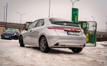 Honda Civic VIII Hatchback 3d 1.8 i-VTEC 140KM 2010 Honda Civic Honda Civic VIII 1.8 140KM 1.8 Benzyna 140KM, zdjęcie 9