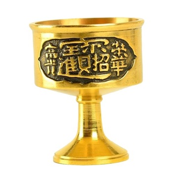 Буддийское благословение чаши святой воды в Тибете