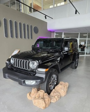 Jeep Wrangler IV 80th Anniversary 2d  Seria 6 2.0 GME Turbo 272KM 2025 Jeep Wrangler Sahara, rok produkcji 2025 2.0 Benzyna 272KM