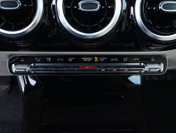 Mercedes Klasa A W177/V177 Hatchback 1.3 200 163KM 2018 Mercedes A A 200, Salon Polska, Automat, Skóra, zdjęcie 16