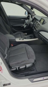 BMW Seria 1 F20-F21 Hatchback 5d Facelifting 2017 118i 136KM 2017 BMW Seria 1 1,5 benzyna 136 KM NAVI bi xenon zarejestrowany 1.5 Benzyna, zdjęcie 17