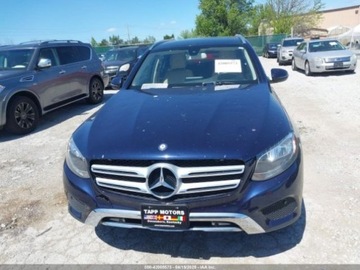 Mercedes GLC C253 2017 Mercedes-Benz GLC 2017 r., 2,0L 300 4 MATIC 2.0 Benzyna 241KM, zdjęcie 1