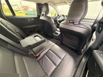 Volvo V60 II  2021 Volvo V60 D3 Geartronic Momentum Pro 150KM 2021r Świetna prezencja!, zdjęcie 9