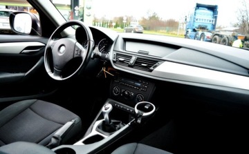 BMW X1 E84 Crossover sDrive18d 143KM 2010 BMW X1 Bezwypadkowy Podgrzewane fotele, Czujniki parkowania przod tyl, zdjęcie 8