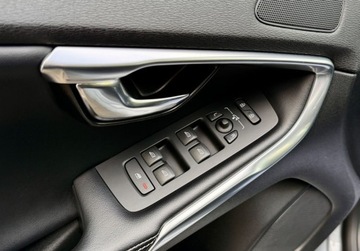 Volvo V40 II Cross Country Facelifting 2.0 T4 190KM 2018 Volvo V40 T4 R-DESIGN 190KM alcantara FULL LED bezwypadkowy 1 wlasciciel F, zdjęcie 21