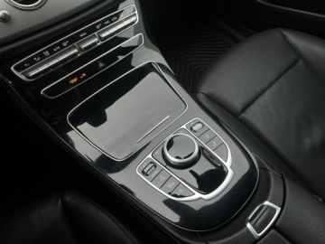 Mercedes Klasa E W213 2019 Mercedes E 220 Automat Bogate wyposażenie 2019, zdjęcie 22