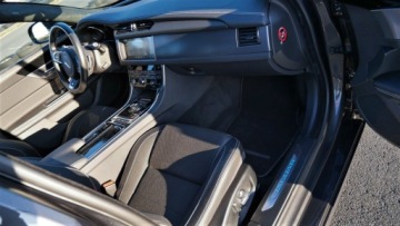 Jaguar XF II Sedan 2.0 i4D 180KM 2018 Jaguar XF R-Sport Ogrzew.Kierow. Navi Pro 10,2’" Fotele Elek.+Ogrz. Carplay, zdjęcie 16