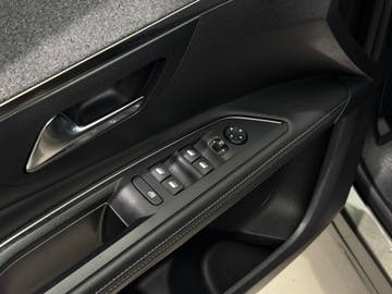 Peugeot 5008 II Crossover 1.5 BlueHDI 130KM 2020 Peugeot 5008 Allure / 7 osobowy / Kamera cofania /, zdjęcie 21