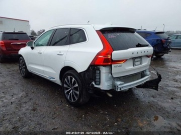 Volvo XC60 II 2023 Volvo XC 60 B5 Plus Bright Theme, 2023r., 4x4, 2.0L 2.0 Benzyna 247KM, zdjęcie 3