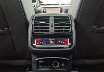 Volkswagen Arteon Fastback Facelifting 2.0 TDI 200KM 2023 Volkswagen Arteon R-Line 2.0TDI 200KM DSG Kamera360 ACC Hak Webasto Panora, zdjęcie 17