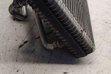 CHLADIČ KLIMATIZACE (POD DESKA) VW JETTA III (1K2) 1K0820679 1.6L DIESEL