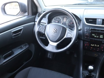 Suzuki Swift V Hatchback 5d 1.3 DDiS 75KM 2012 Suzuki Swift 1.3 DDiS, Klima, Klimatronic, zdjęcie 6