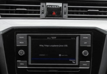 Volkswagen Passat B8 Variant Facelifting 2.0 TDI SCR 150KM 2023 Volkswagen Passat 2.0TDI 150KM DSG, Business, App Connect, Pakiet Zimowy,, zdjęcie 14