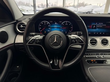 Mercedes Klasa E W213 Limuzyna Facelifting 2.0 E220d 194KM 2021 Mercedes-Benz E 220 4-Matic AMG/Avantgarde / 1 wła, zdjęcie 13