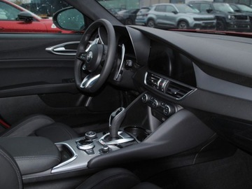 Alfa Romeo Giulia II Sedan Facelifting 2023 2.0 GME Turbo 280KM 2025 Od ręki - 2.0 (280KM) | Klimatyzacja automatyczna + Kamera cofania, zdjęcie 11