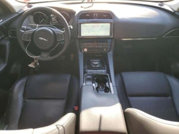 Jaguar F-Pace 2020 Jaguar F-Pace 2020, 2.0L, 4x4, PREMIUM, od ubezpieczalni 2.0 Benzyna 247KM, zdjęcie 7