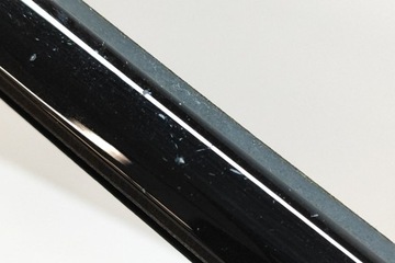 PORSCHE TAYCAN CROSS TURISMO PŘEDNÍ LEVÝ SKLO (OKNO) DVEŘE LIŠTA ZAKONČENÉ