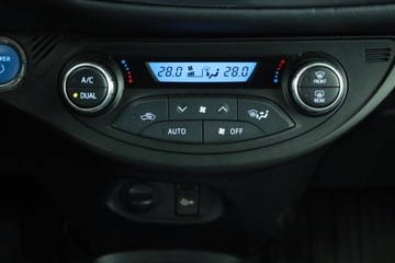Toyota Yaris III Hatchback 5d Facelifting Hybrid 100KM 2017 Toyota Yaris 1.5 Hybrid, Automat, Skóra, Klima, zdjęcie 9