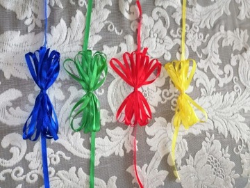 Украшение бантом из лент для плетеных корзин