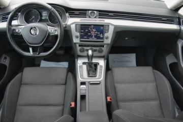 Volkswagen Passat B8 Variant 2.0 TDI 190KM 2015 Volkswagen Passat Variant VW PASSAT 2.0TDI 190KM DSG NAVI HAK Masaze Gwara, zdjęcie 16