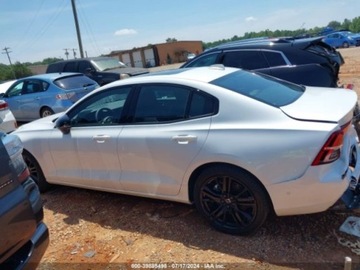 Volvo 2024 Volvo S60 2024r, B5, Black Edition, 2.0L 2.0 Benzyna 250KM, zdjęcie 4