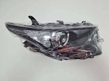 TOYOTA AURIS OE 81130-02K30 REFLEKTOR PRAWY