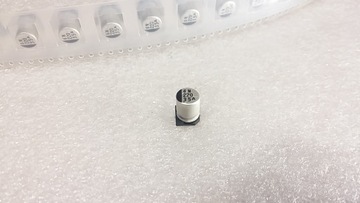 KONDENSATOR SMD - 220uF / 35V / 105st