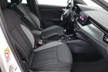 Skoda Kamiq Crossover 1.0 TSI 110KM 2022 Skoda Kamiq 1.0 TSI, Salon Polska, Serwis ASO, zdjęcie 8