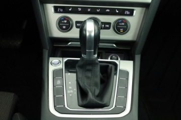 Volkswagen Passat B8 Variant 2.0 TDI BlueMotion SCR 150KM 2016 VW Passat 2.0 TDI, Automat, Navi, Klima, zdjęcie 12