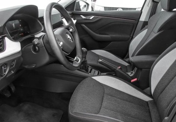 Skoda Scala Hatchback Facelifting 1.0 TSI 115KM 2024 Skoda Scala 1.0 TSI Selection Ambiente Czujniki tyl Benzyna 115KM, zdjęcie 9