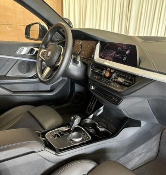 BMW Seria 1 F40 2021 BMW Seria 1 M SPORT Salon Polska ASO R-CARS Warszawa 1.5 Benzyna 136KM, zdjęcie 9