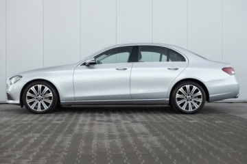 Mercedes Klasa E W213 Limuzyna Facelifting 2.0 E220d 194KM 2021 Mercedes-Benz Klasa E E 300 de Exclusive Salon Polska Autotrade Mercede, zdjęcie 11