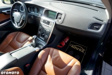 Volvo V60 I Kombi Facelifting 2.0 D4 DRIVE-E 181KM 2014 Volvo V60 Volvo V60 D4 Drive-E Summum 2.0 Diesel 181KM, zdjęcie 31