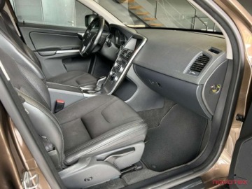 Volvo XC60 I SUV Facelifting 2.0 D3 DRIVE-E 150KM 2017 Volvo XC 60 D3 SummumautomatxenonTFT navialu17bezwypadek serwis w ASO Volvo, zdjęcie 18