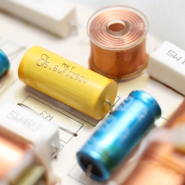 INDIANA LINE TESI 6 WHITE + Yamaha R-N800A MusicCast Tidal Wi-Fi DAB+