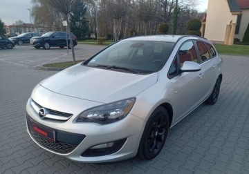 Opel Astra J Sports Tourer Facelifting 1.7 CDTI ECOTEC 130KM 2013 Opel Astra Zarejestrowany - ubezpieczony - 1,7 - 130 KM 1.7 Diesel 130KM, zdjęcie 2