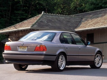BMW E38 ORIGINÁLNÍ CLONA (KRYT) KRYT KUFRU VÍKO KUFRU ZADNÍ USA + SPONKY