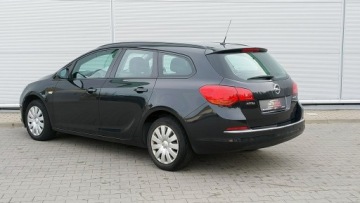 Opel Astra J Sports Tourer Facelifting 1.6 CDTI ecoFLEX 110KM 2015 Opel Astra 1.6D, 110KM, Bezwypadek, zdjęcie 9