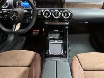 Mercedes CLA C118/X118 Coupe Facelifting 1.3 200 163KM 2025 MERCEDES-BENZ CLA 200 AMG Line Sedan 1.3 (163KM) 2025, zdjęcie 8