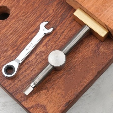 ЗАЖИМ ДЛЯ ВЕРСТАКА ПРОЧНЫЙ ЗАЖИМ ДЛЯ ВЕРСТАКА 2