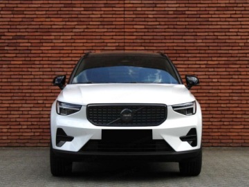 Volvo XC40 Crossover Facelifting 2.0 B4 197KM 2026 2.0 B4 Ultra Black Edition (197 KM) Hak holowniczy, składany, zdjęcie 4