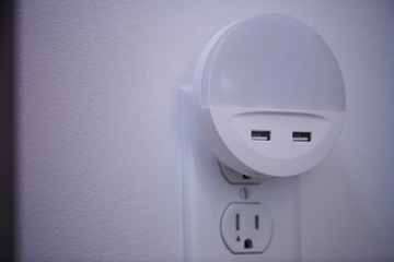 Ночник на розетку с USB-ЗАРЯДКОЙ LEDVANCE