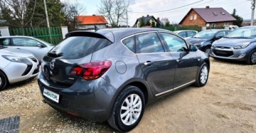 Opel Astra J Hatchback 5d 1.4 Turbo ECOTEC 120KM 2011 Opel Astra BENZYNA NAWIGACJA sportowe fotele super okazja polecamy, zdjęcie 14