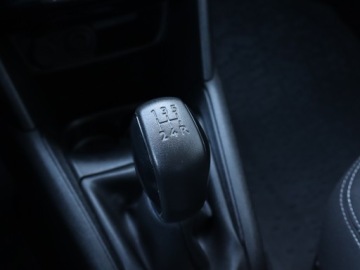 Peugeot 208 I Hatchback 5d Facelifting 1.2 PureTech 82KM 2015 Peugeot 208 1.2 PureTech, Salon Polska, zdjęcie 12