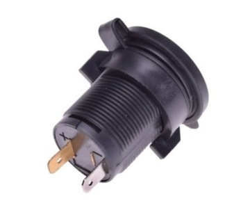 РОЗЕТКА ПРИЖИГАЛА, УСТАНОВЛЕННАЯ В ОБТЕКТЕ МОТОЦИКЛА