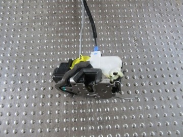 VOLT AMPERA 2010 ZÁMEK DVEŘE LEVÝ PRAVÝ PŘEDNÍ EU