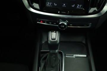 Volvo V60 II  Kombi 2.0 D4 190KM 2019 Volvo V60 Cross Country D4 2.0 AWD, Serwis ASO, zdjęcie 13