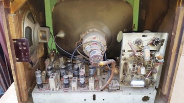 Старый ламповый телевизор СЗАФИР, 1950-е годы, Польская Народная Республика.